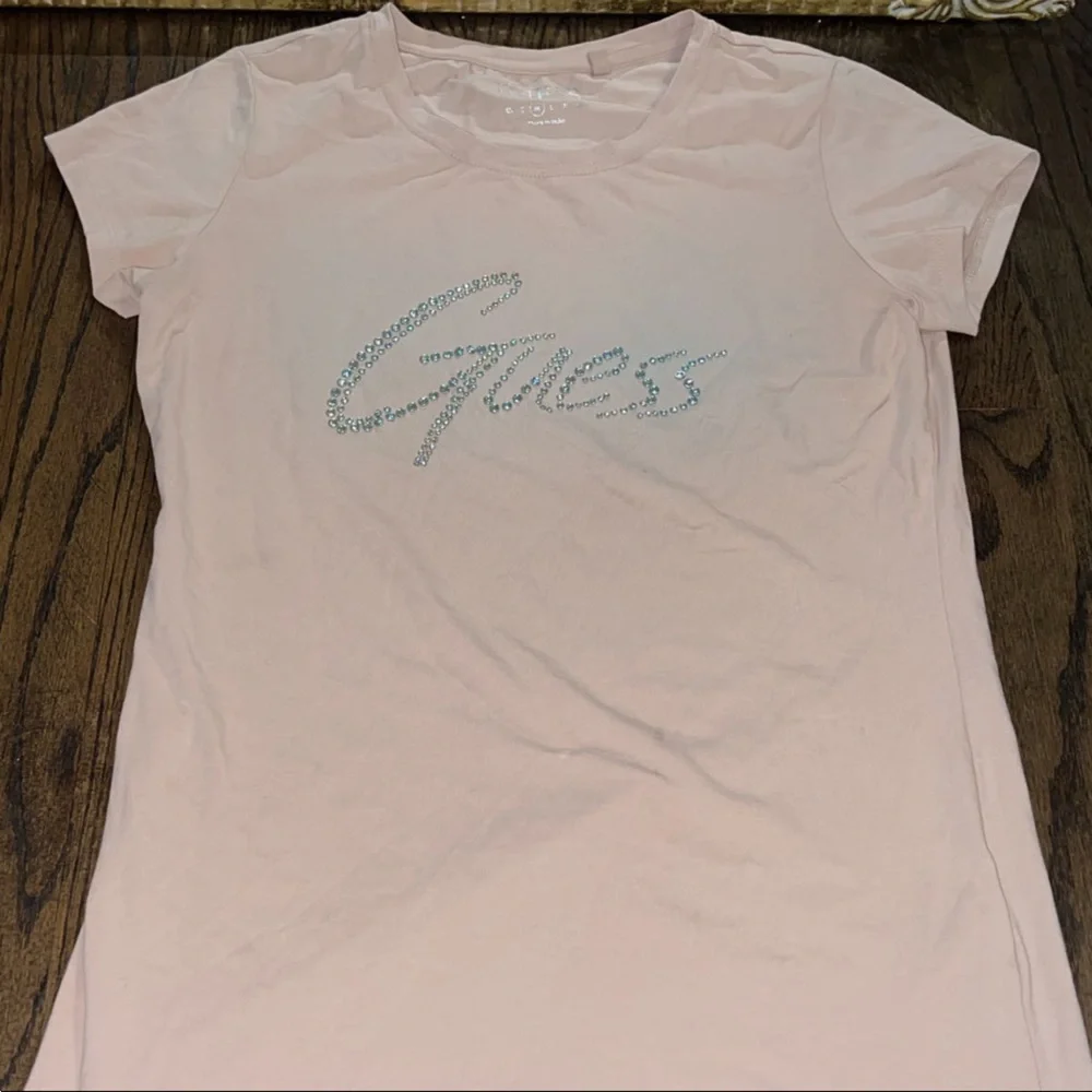 GUESS - Picture 2 of 3